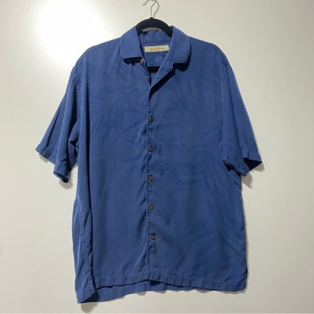 Tommy Bahama 100% Silk Blue Palm Print Hawaiian Button Down Shirt Size Medium